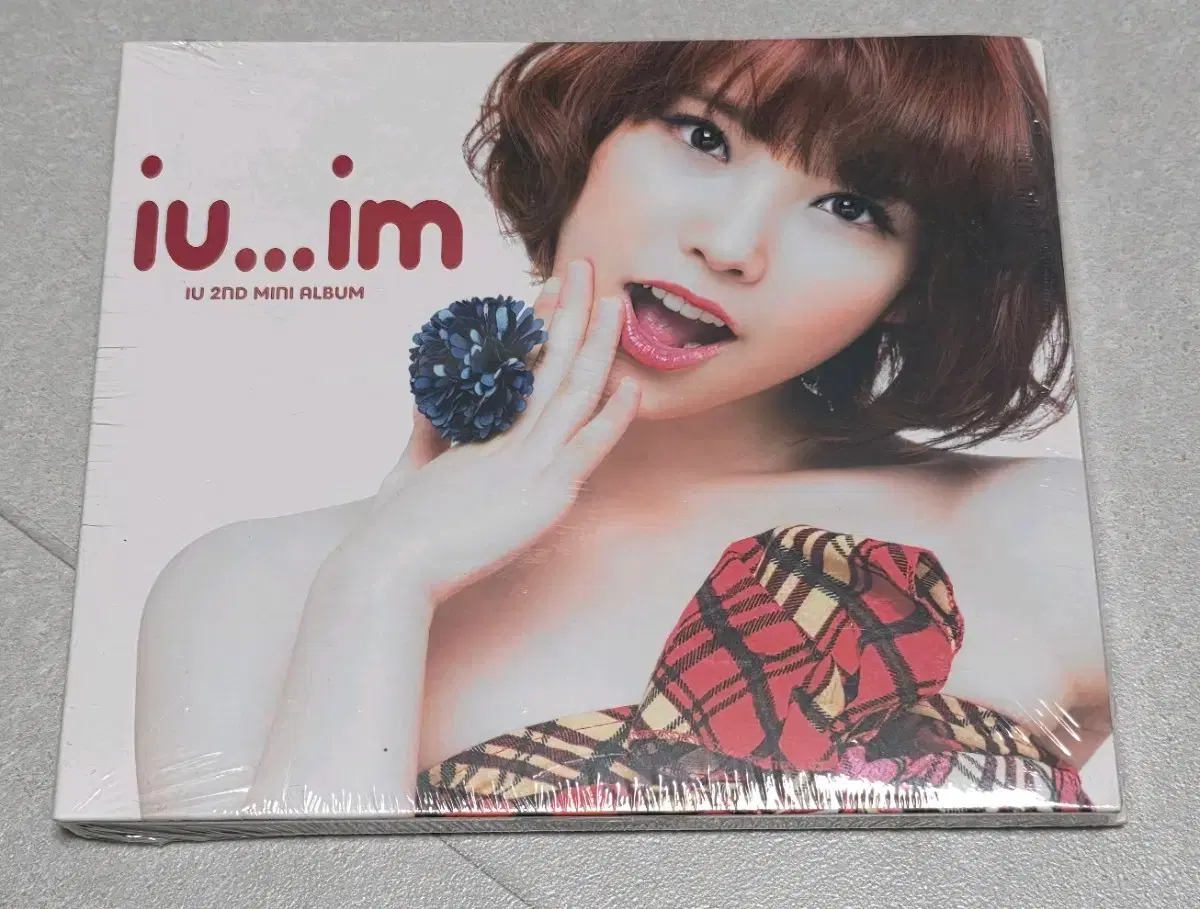新品未開封】 IU 「 iuim」 2nd Mini Album